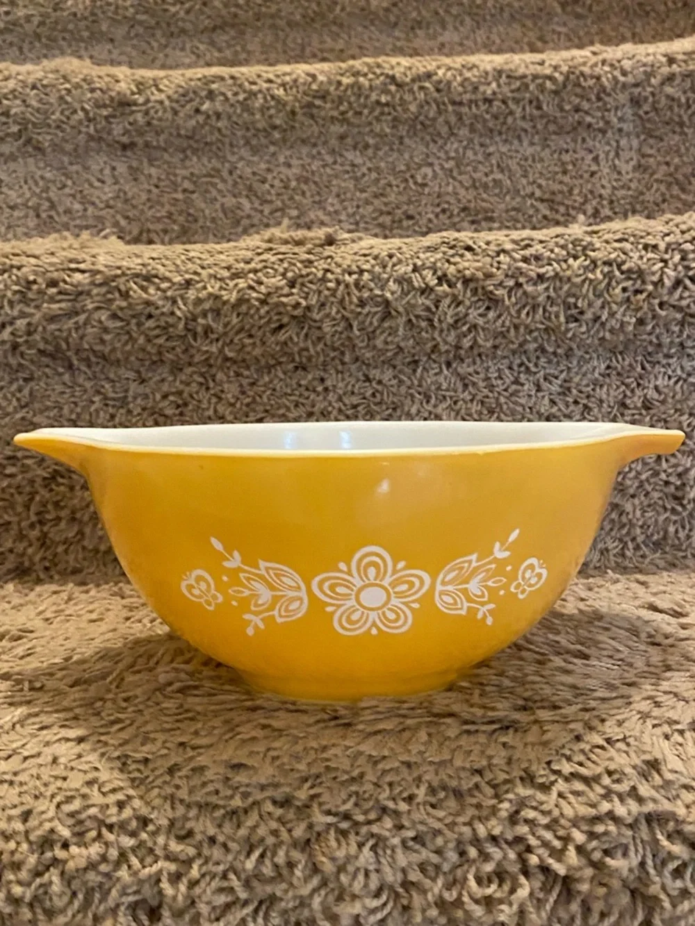 Pyrex 441 442 443 & 444 Yellow & White Mixing Bowl Set - Retro Style (Set of 4)